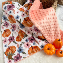 Charger l'image dans la galerie, Couverture en minky - Bouquet d’automne