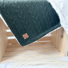 Charger l'image dans la galerie, Couverture en tricot - Vert forêt