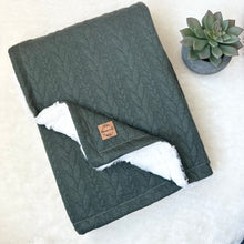 Charger l'image dans la galerie, Couverture en tricot - Vert forêt