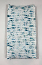 Charger l'image dans la galerie, Couvre lange - Chevron aquarelle bleu