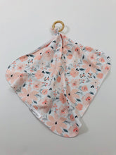 Charger l'image dans la galerie, Doudou hochet - Douce fleur