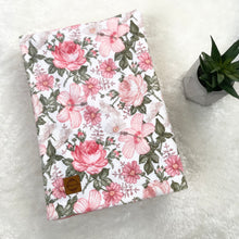 Charger l'image dans la galerie, Couverture en minky - Bloom rosée