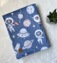 Charger l'image dans la galerie, Couverture en minky - L’espace