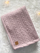 Charger l'image dans la galerie, Couverture tricot - Vieux rose