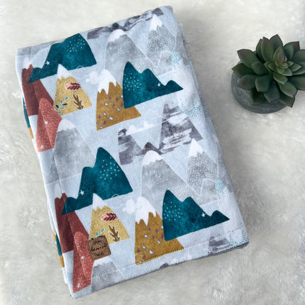 Couverture en minky format bassinette - Montagnes