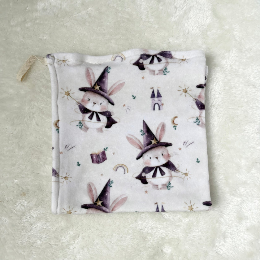 Doudou douceur attache-suce - Lapine magicienne