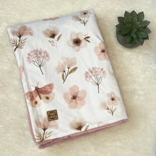 Charger l&#39;image dans la galerie, Couverture en minky/fourrure - Floral blush
