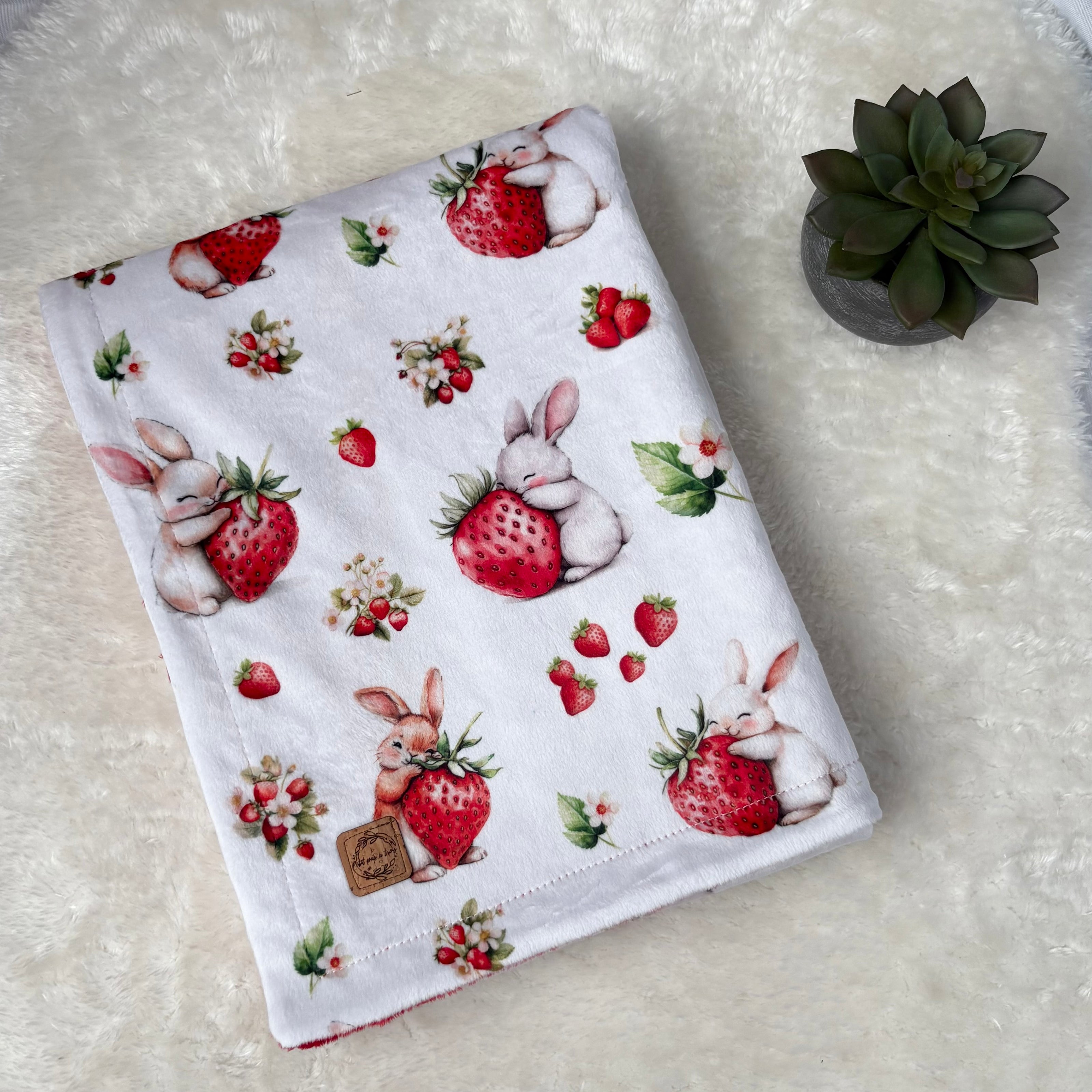Couverture en minky - Lapins et fraises