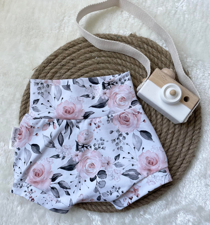 Précommande - Short évolutive - Floral fond blanc