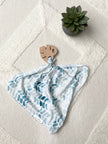 Doudou de dentition en coton organique - Chevron aquarelle bleu