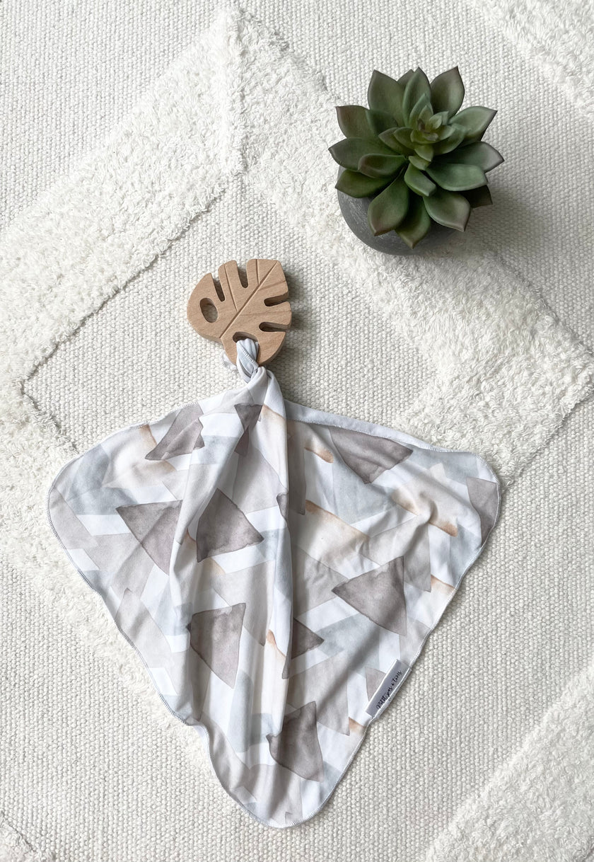 Doudou de dentition en coton organique - Triangle neutre