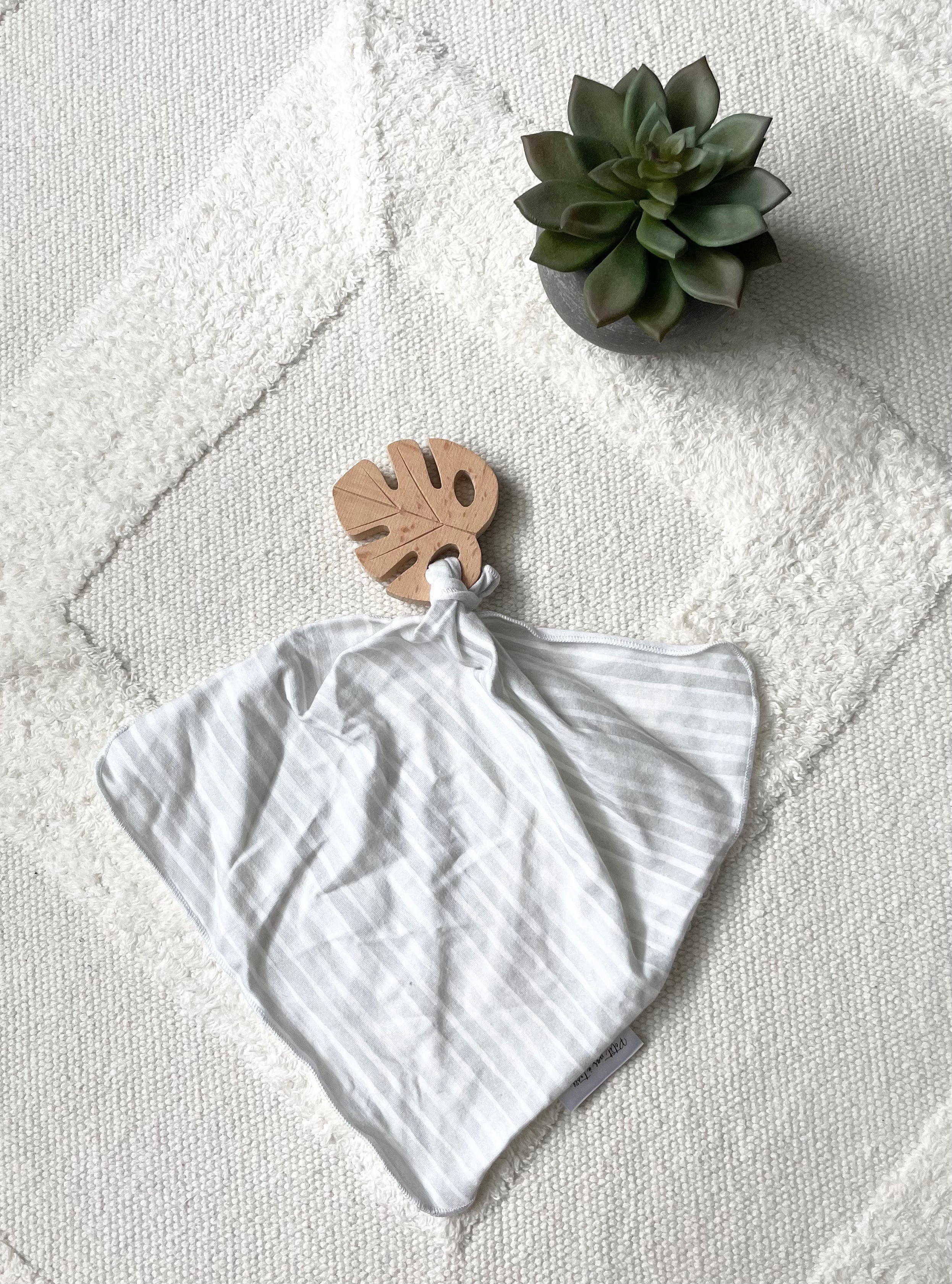 Doudou de dentition en coton organique - Lignes grises