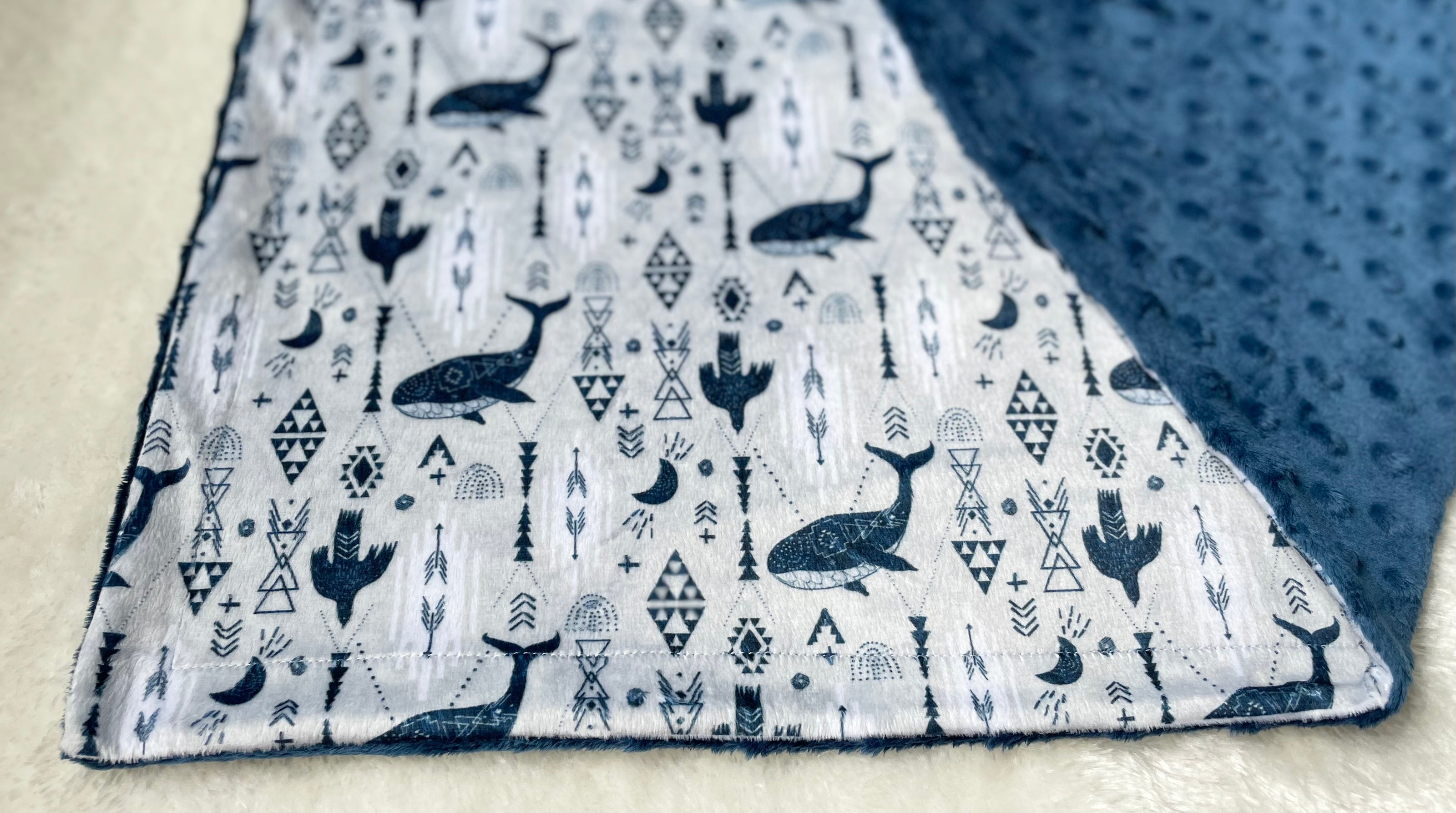 Couverture en minky - Baleine tribal